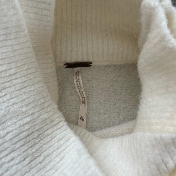 Free People Sweater - Picture 4 of 6